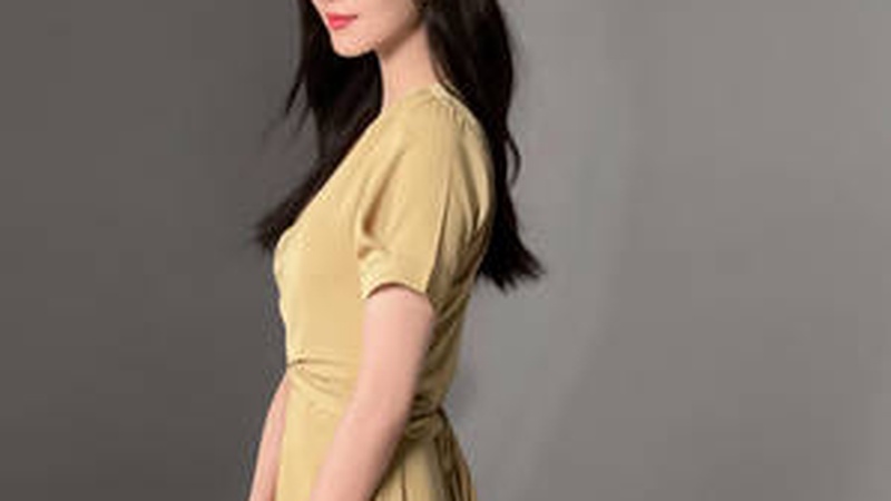 刘诗诗品牌活动亮相温婉长裙混搭西装演绎双面魅力